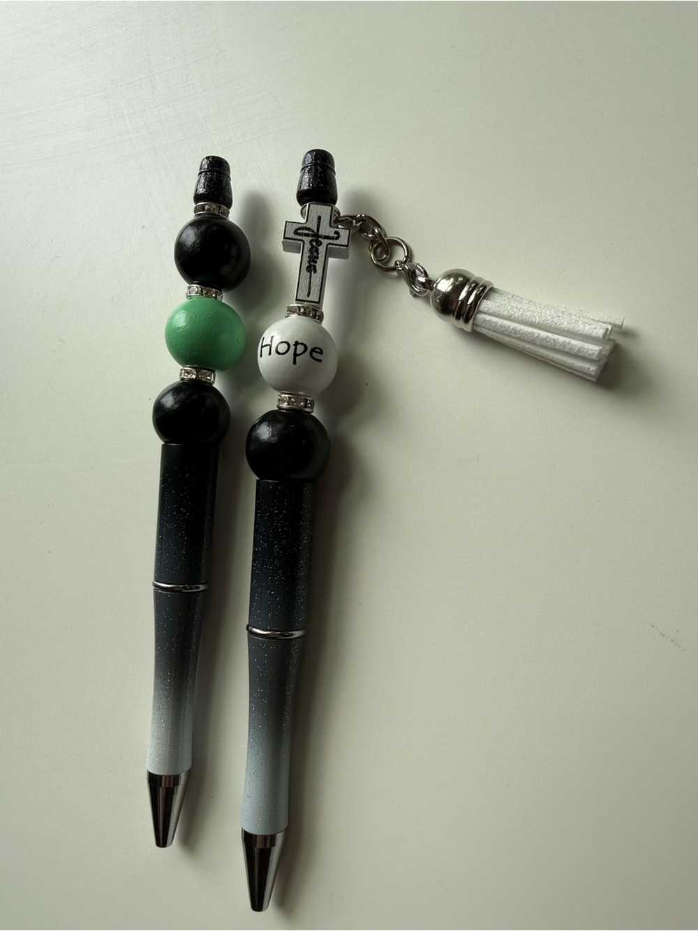 Christian Beaded 'Hope' Pen Set with Tassel - Black, White, Green - Sparkle